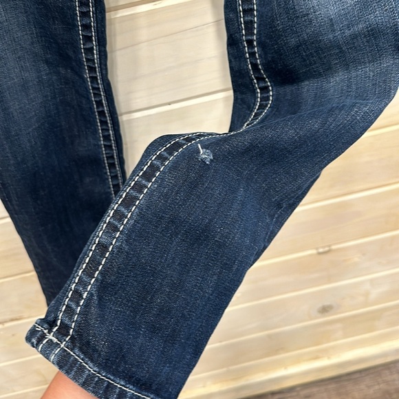Miss Me Capris Size 28. If you’re short they’ll work as jeans. - Picture 5 of 6
